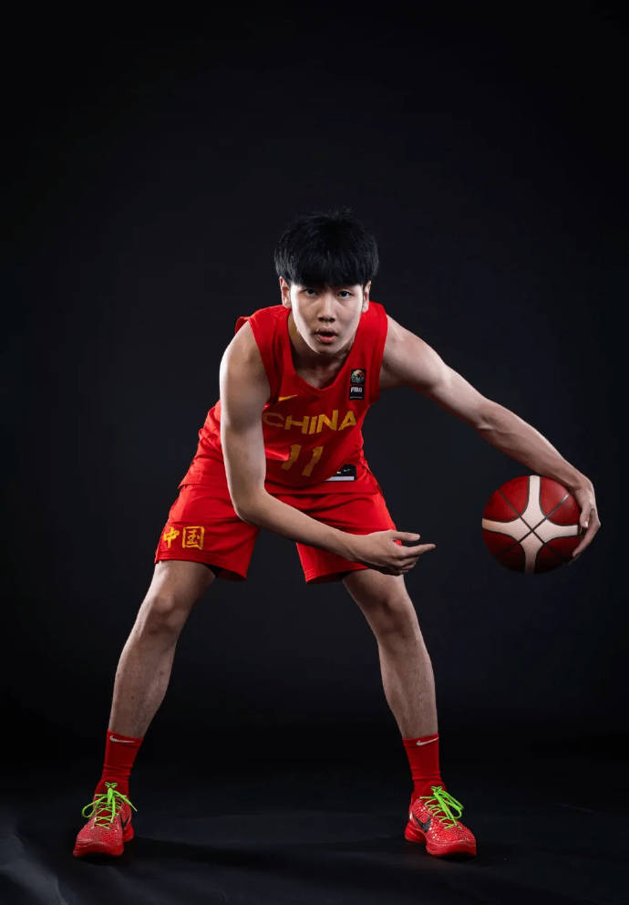 B体育官方网址：中国男篮历史上的经典绝杀：那些让人心跳加速的时刻的简单介绍
