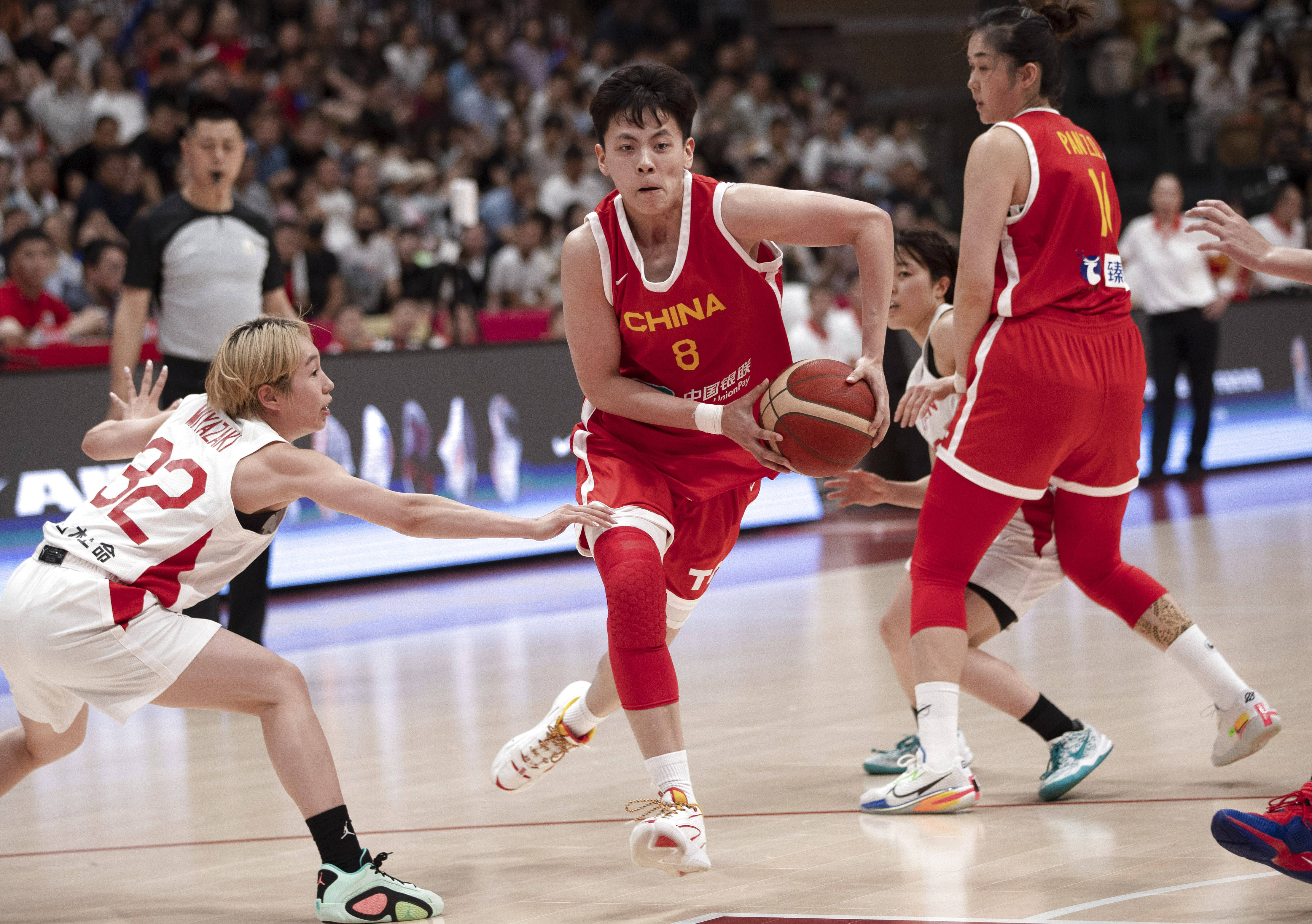B体育官方网址：中国女篮：海外训练，提升实力，备战奥运资格赛的简单介绍